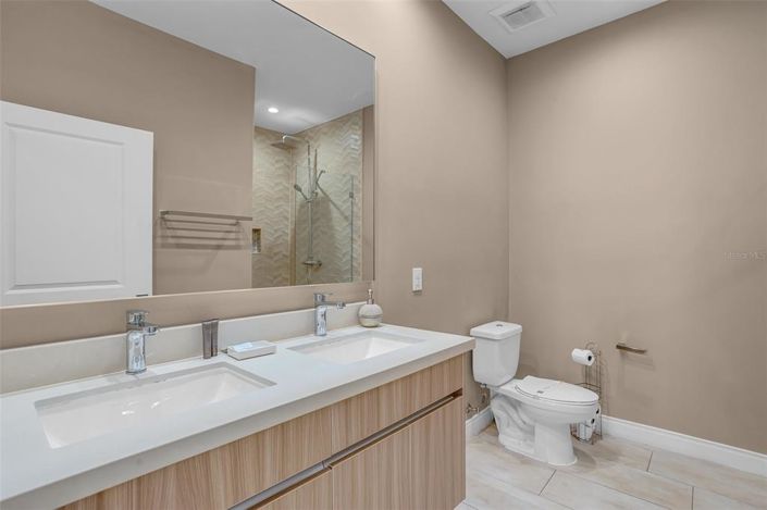 Image No.14-4 Bed Townhouse for sale