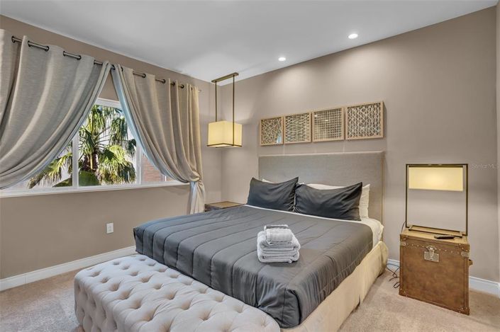 Image No.15-4 Bed Townhouse for sale