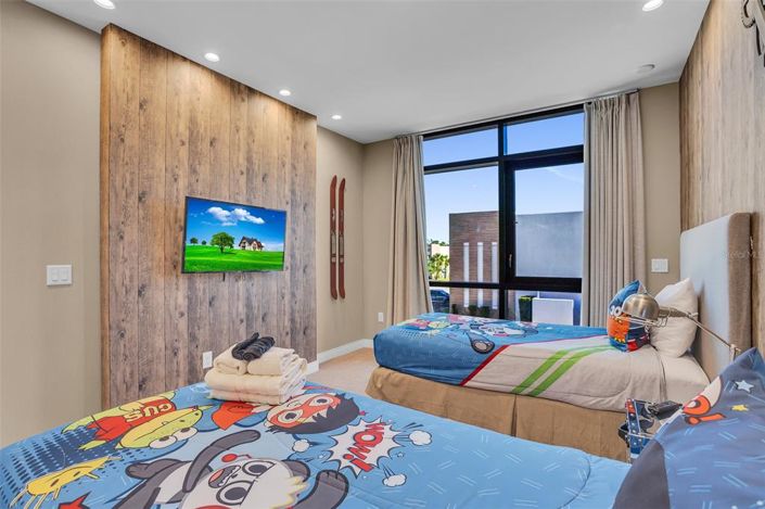 Image No.20-4 Bed Townhouse for sale