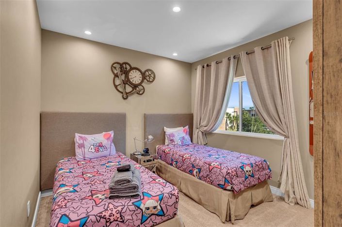 Image No.23-4 Bed Townhouse for sale