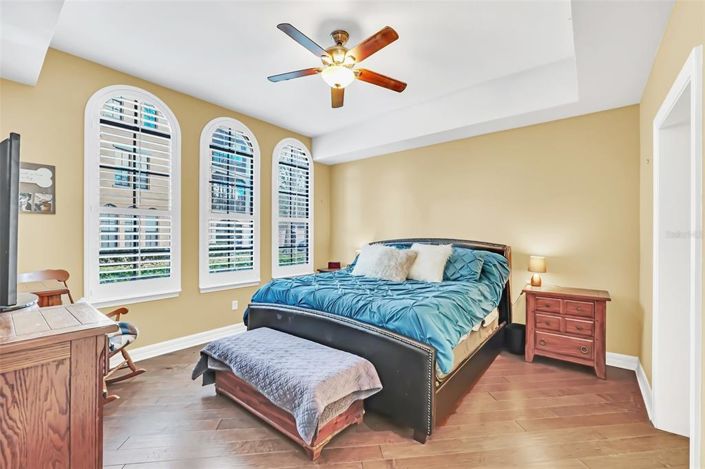 Image No.10-2 Bed Property for sale