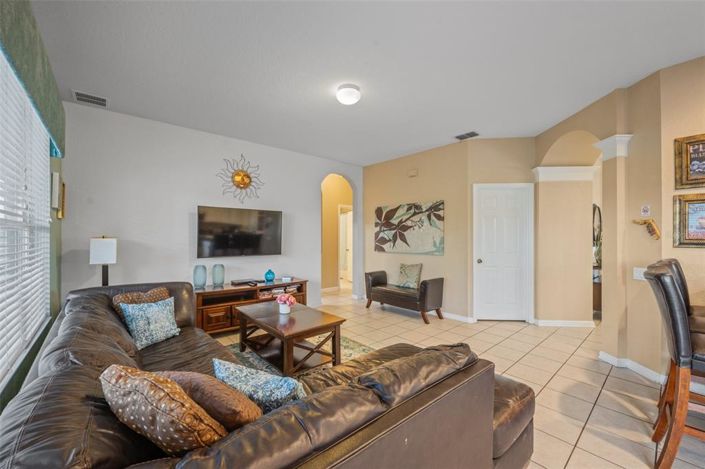 Image No.11-6 Bed Property for sale