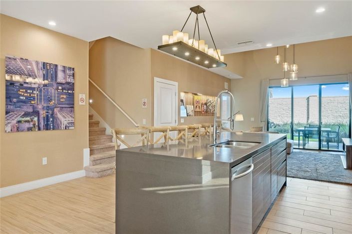 Image No.11-4 Bed Townhouse for sale