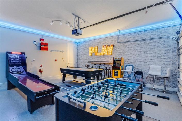 Image No.10-9 Bed Property for sale