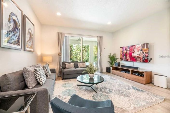 Image No.8-6 Bed Property for sale