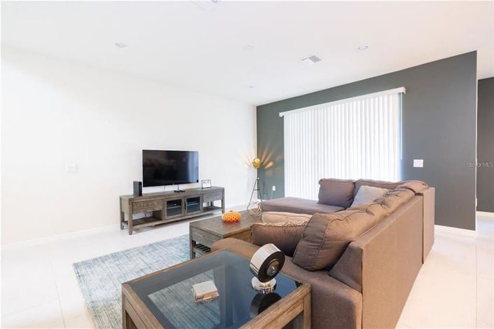 Image No.5-5 Bed Property for sale