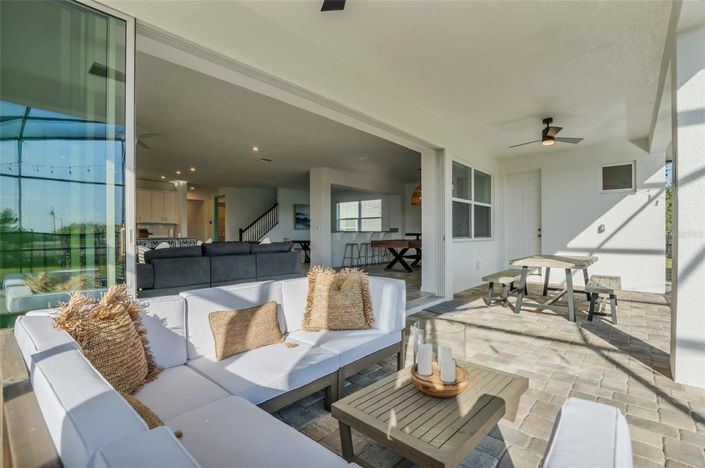 Image No.11-9 Bed Property for sale