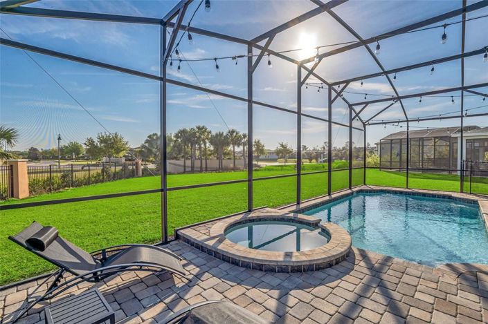 Image No.13-9 Bed Property for sale