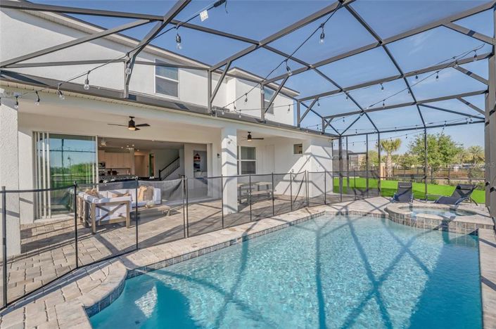 Image No.17-9 Bed Property for sale