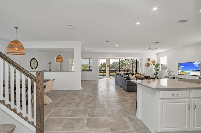 Image No.25-9 Bed Property for sale