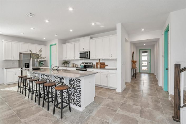 Image No.28-9 Bed Property for sale