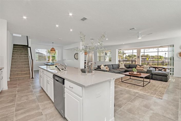 Image No.30-9 Bed Property for sale