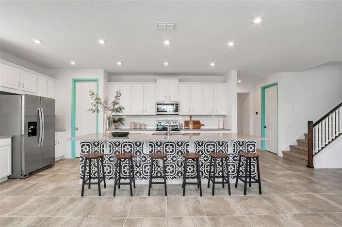 Image No.32-9 Bed Property for sale