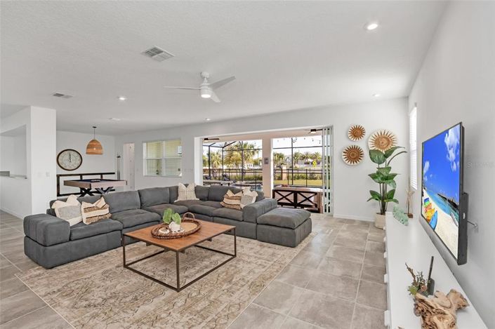 Image No.41-9 Bed Property for sale