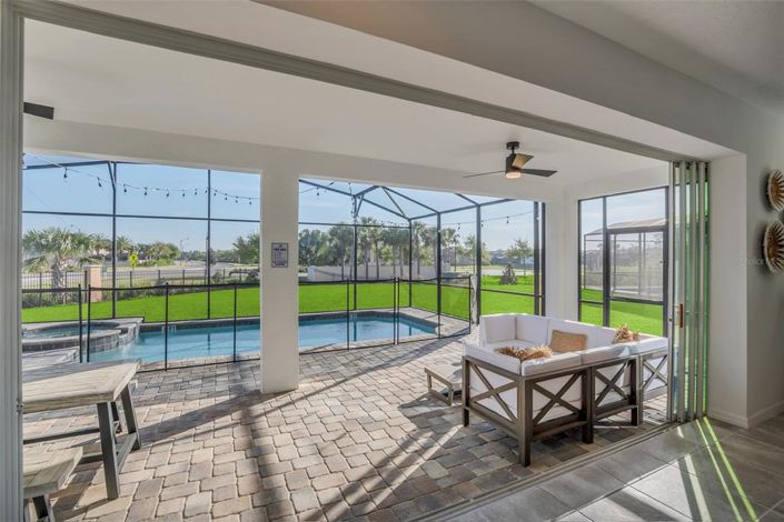 Image No.5-9 Bed Property for sale