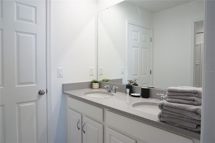 Image No.15-6 Bed Property for sale