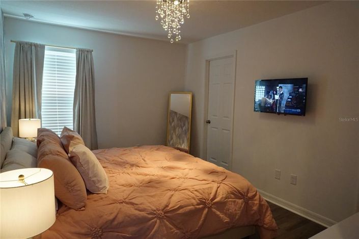 Image No.19-6 Bed Property for sale