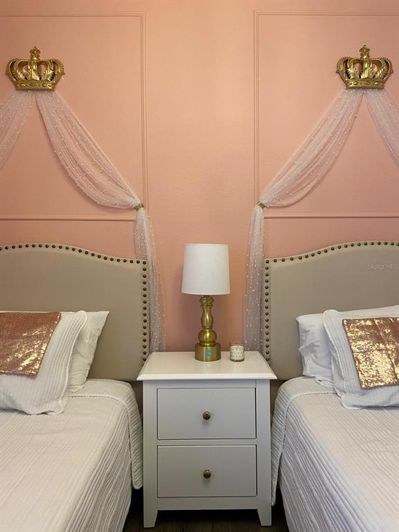 Image No.25-6 Bed Property for sale