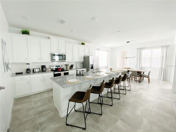 Image No.4-6 Bed Property for sale