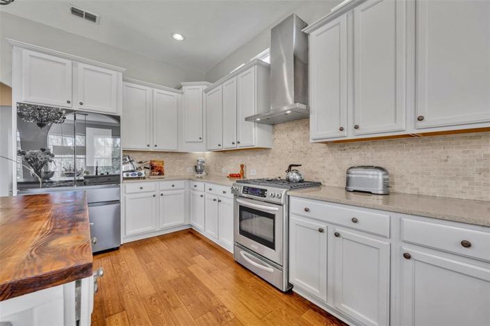 Image No.12-6 Bed Property for sale