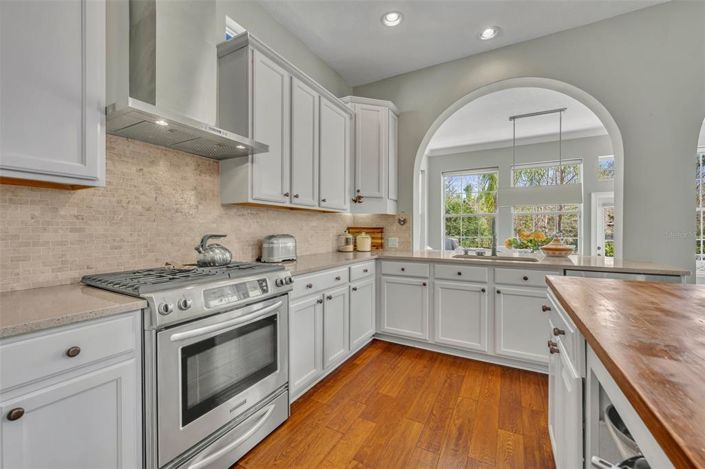 Image No.15-6 Bed Property for sale