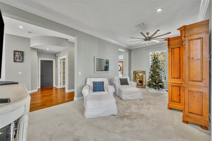 Image No.40-6 Bed Property for sale