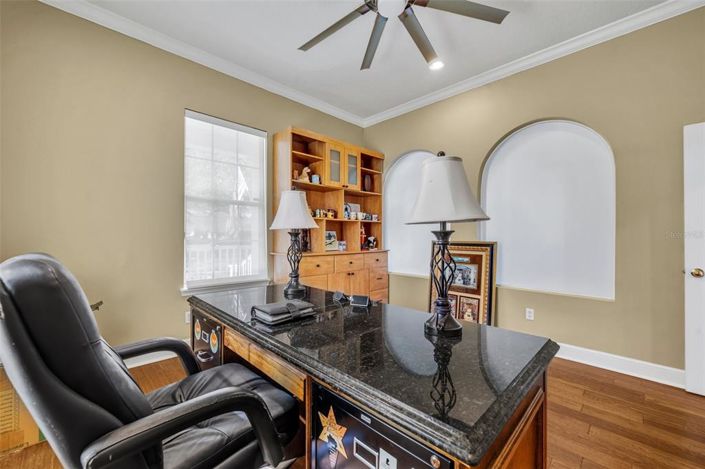 Image No.42-6 Bed Property for sale