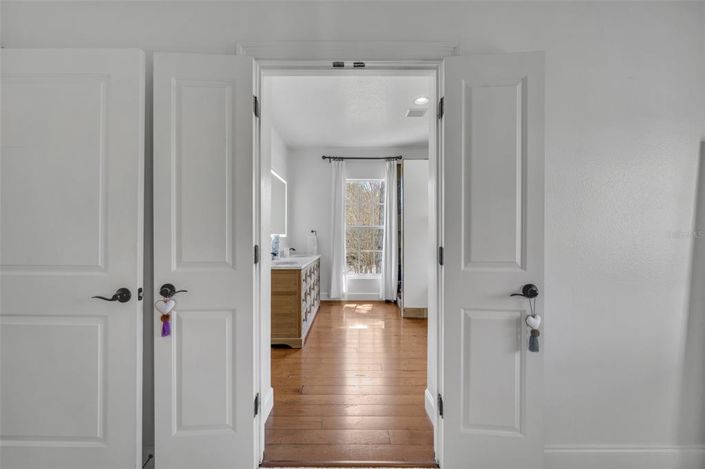 Image No.48-6 Bed Property for sale