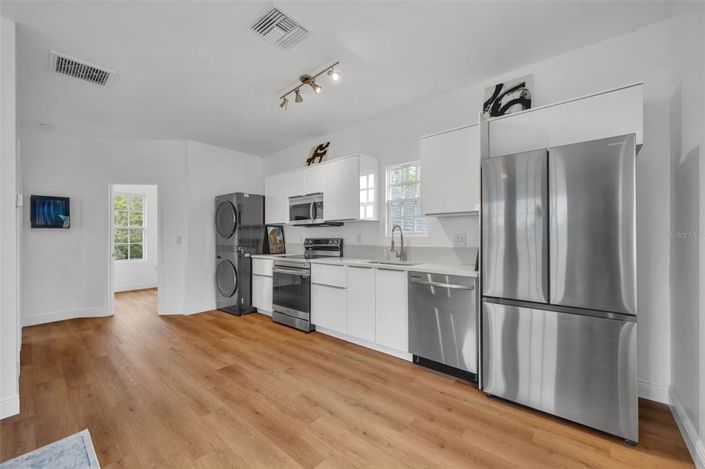 Image No.68-6 Bed Property for sale