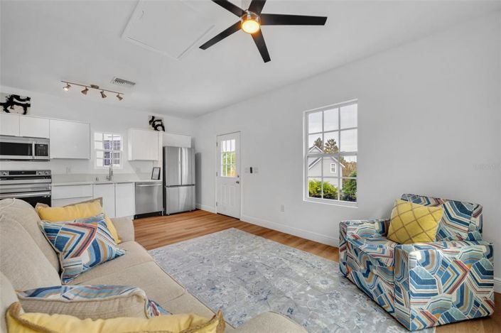 Image No.69-6 Bed Property for sale