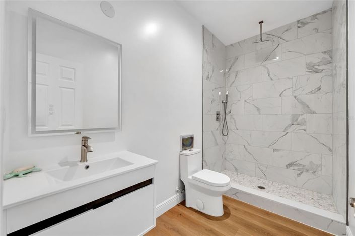 Image No.75-6 Bed Property for sale