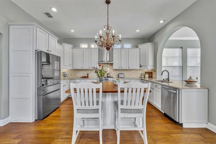 Image No.8-6 Bed Property for sale