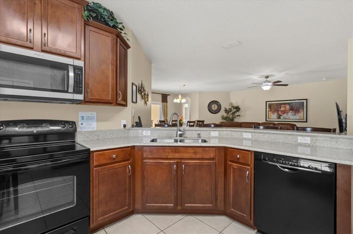 Image No.9-5 Bed Property for sale