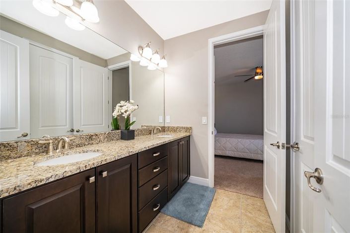 Image No.25-8 Bed Property for sale