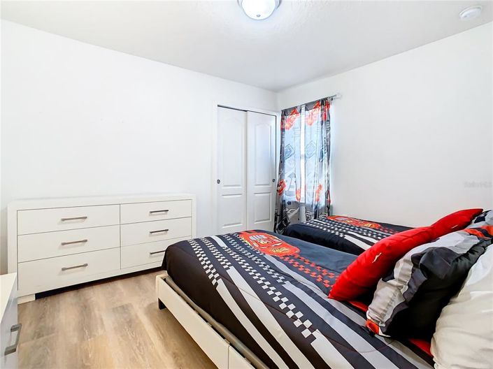 Image No.12-8 Bed Property for sale