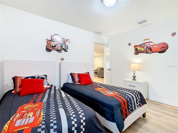 Image No.14-8 Bed Property for sale