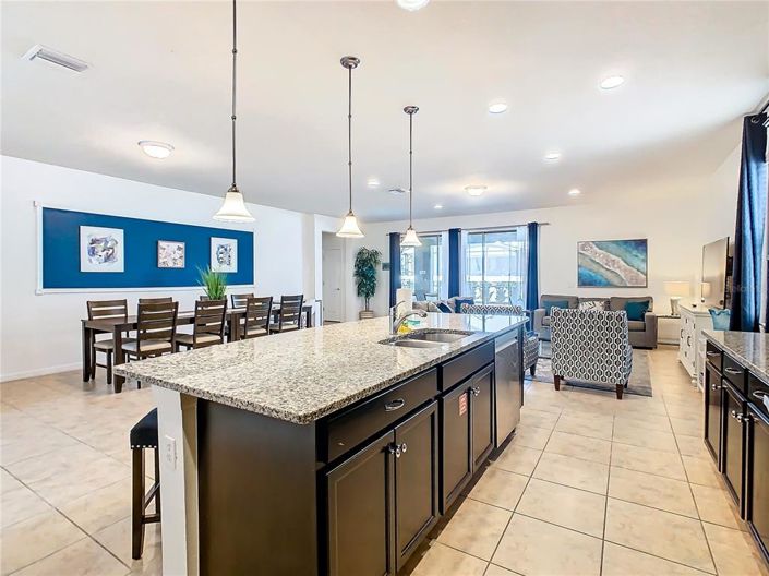 Image No.2-8 Bed Property for sale