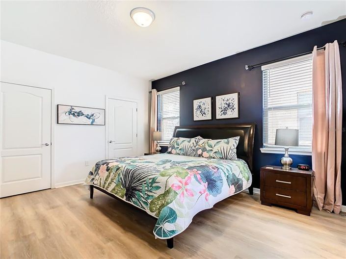 Image No.45-8 Bed Property for sale