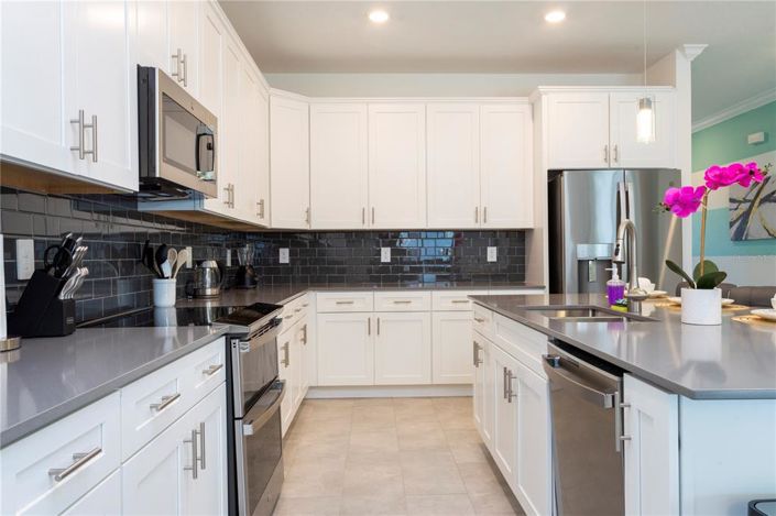 Image No.12-6 Bed Property for sale