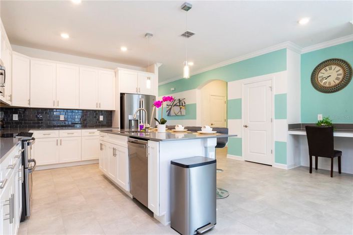 Image No.14-6 Bed Property for sale