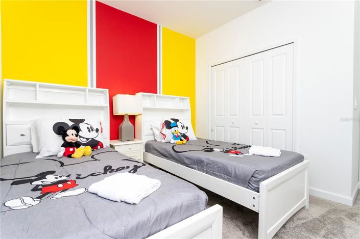 Image No.50-6 Bed Property for sale