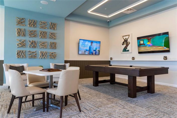 Image No.77-6 Bed Property for sale