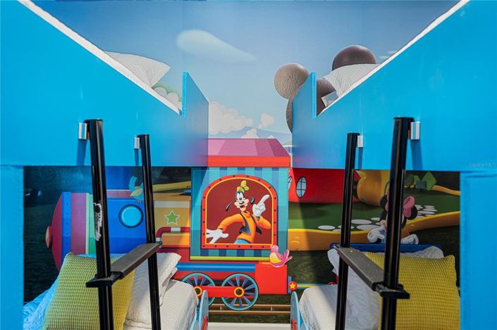 Image No.23-4 Bed Townhouse for sale