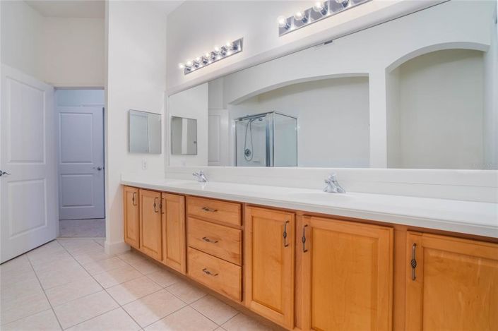 Image No.19-3 Bed Property for sale