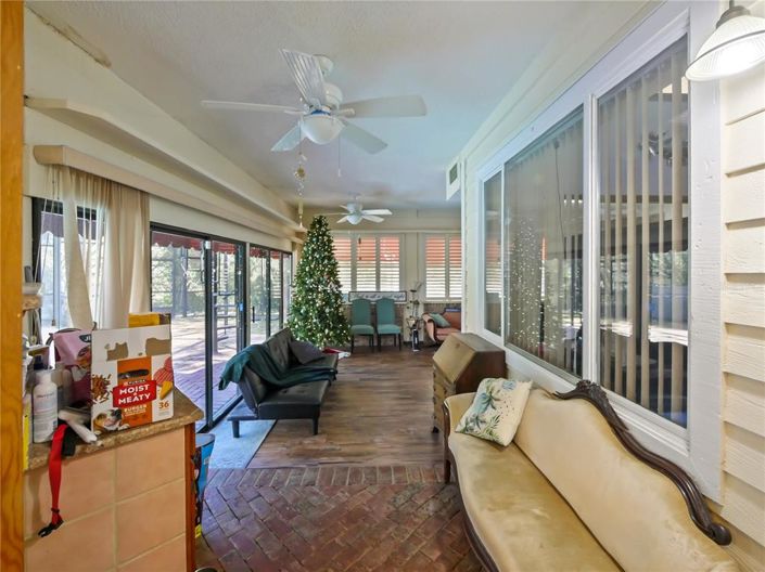 Image No.28-4 Bed Property for sale