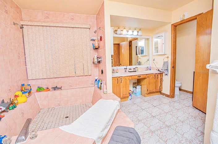 Image No.38-4 Bed Property for sale