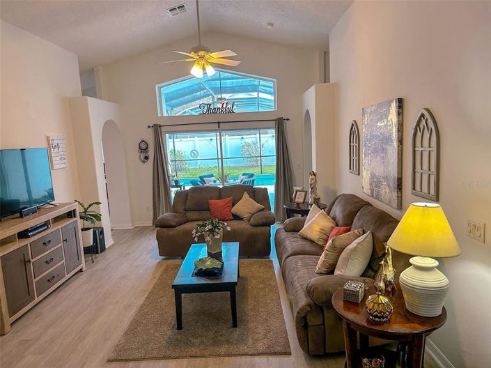 Image No.10-4 Bed Property for sale