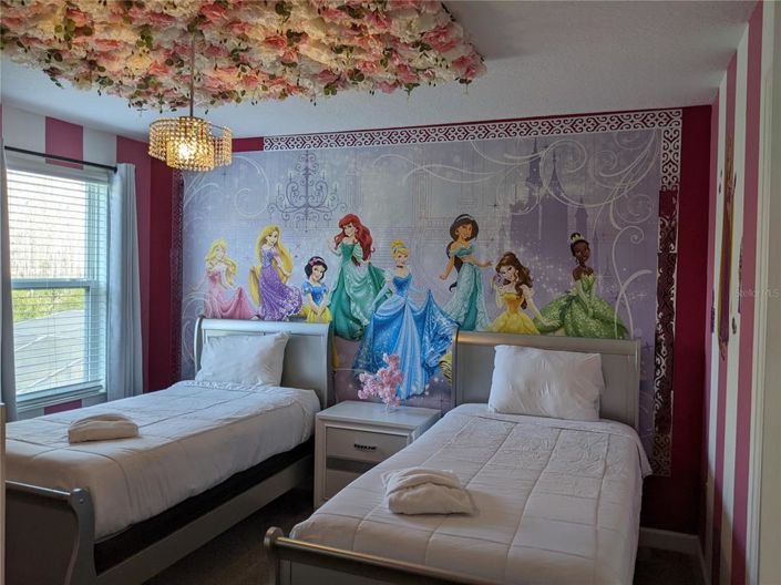 Image No.32-9 Bed Property for sale