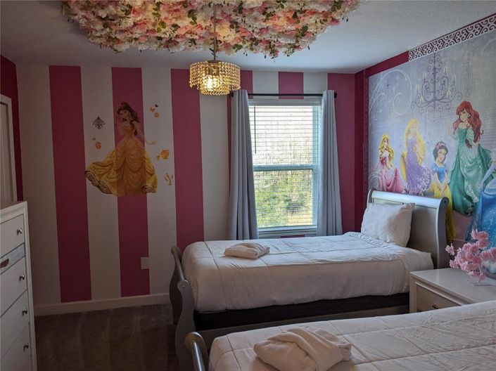 Image No.33-9 Bed Property for sale