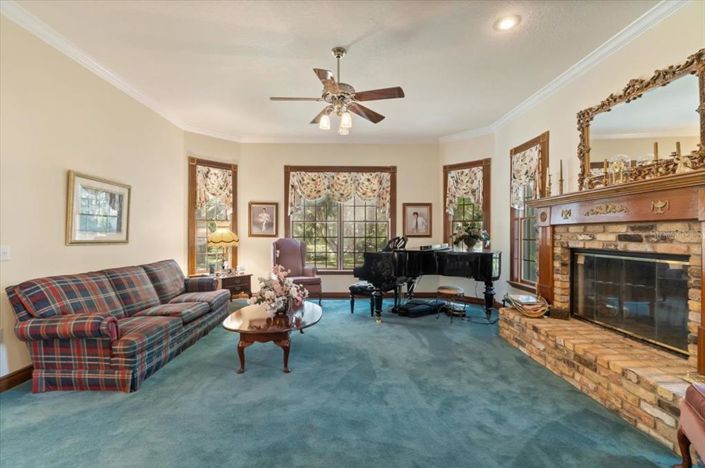 Image No.12-5 Bed Property for sale